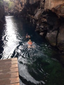Les Galieta Helene tar en snorkeltur i 22 graders kallt vatten